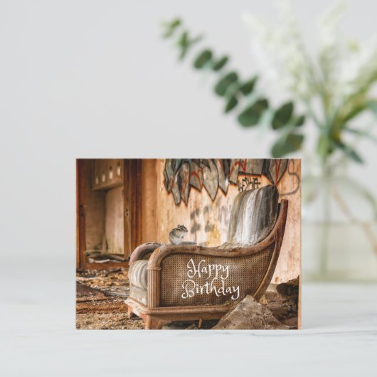 古いビンテージの椅子とチップモン君、お誕生日おめでとう ポストカード (スタンド正面)