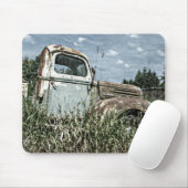古いビーターのトラック-錆ついたヴィンテージの農場車 マウスパッド (マウス)