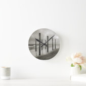 古いビーチ投稿のセピア色のショット ラウンド壁時計 (ホーム)