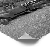 古いピックアップトラックの白黒の写真 ポスター (角)