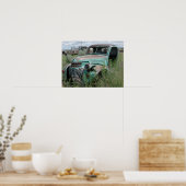 古いピックアップトラックinフィールド写真 ポスター (キッチン)