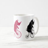 古いファッションのバイクに乗っているサイ コーヒーマグカップ (正面右)