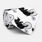 古いファッションのバイクに乗っているサイ ネクタイ (ロール)