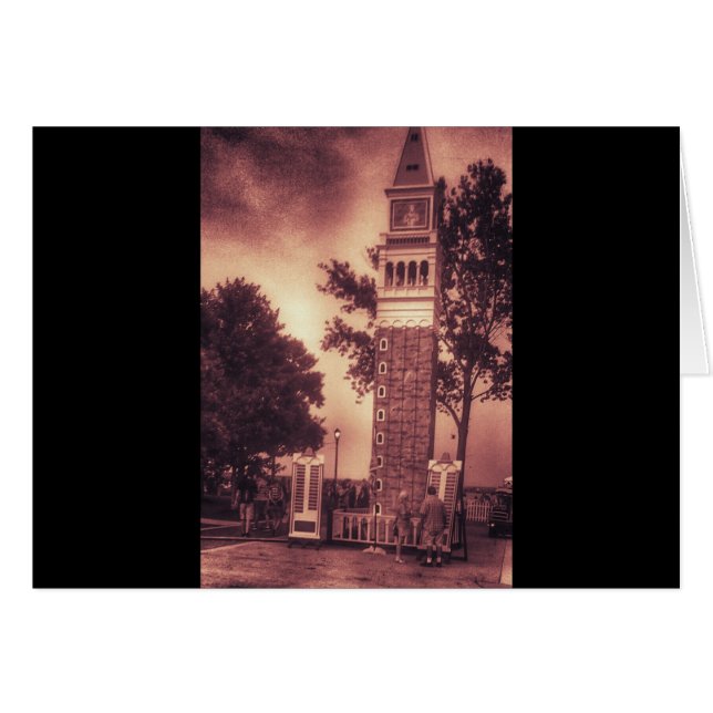 古いファッションド塔 (正面横)