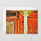 古いブリックハウスイエローモールディングツリーの反射 ポストカード (正面/裏面)