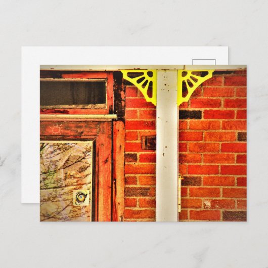 古いブリックハウスイエローモールディングツリーの反射 ポストカード (正面/裏面)