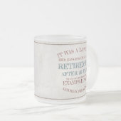 古いブーツでの退職の発表V1.0 フロストグラスマグカップ (正面右)