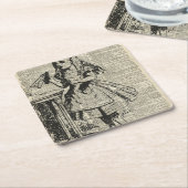 古いページの不思議の国のヴィンテージのステンシルのアリス スクエアペーパーコースター (アングル)