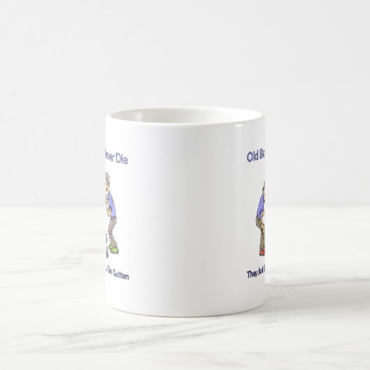 古いボウリングをする人、クリケットの投手は決して死にません コーヒーマグカップ (中央)