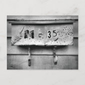 古いボロボロのメールボックスは黒と白に風化 ポストカード (正面)