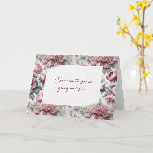 古いユーモアを得るためのピンクの牡丹のパターン誕生日 カード (黄色い花)