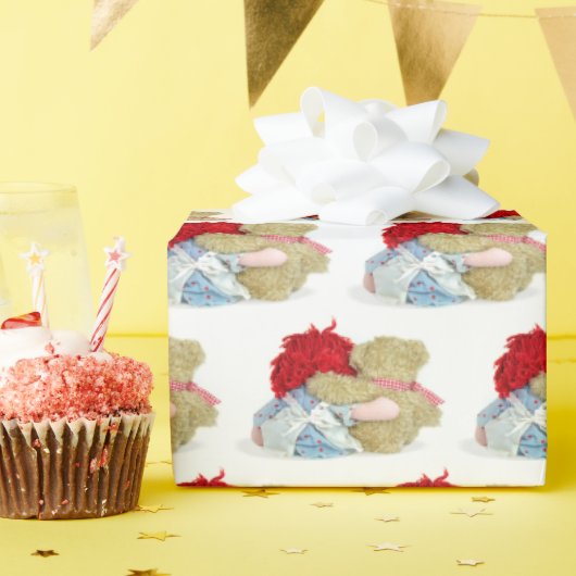 古いラグドールとテディベアの抱き合い ラッピングペーパー (誕生日パーティー)