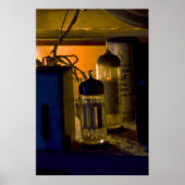 古いラジオの中に ポスター (正面)