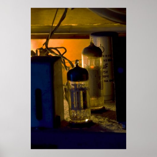 古いラジオの中に ポスター (正面)
