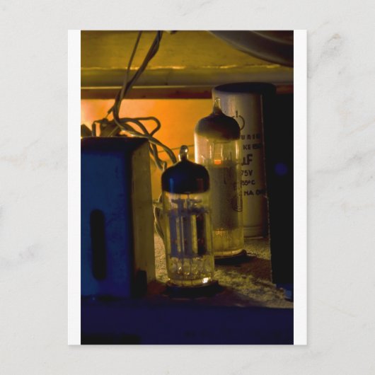 古いラジオの中に ポストカード (正面)