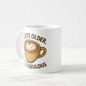 古いラテ、まだ素晴らしい – おもしろい誕生日 コーヒーマグカップ (正面左)
