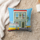 古いリスボンの家に猫と黄色のトラム クッション (ブランケット)