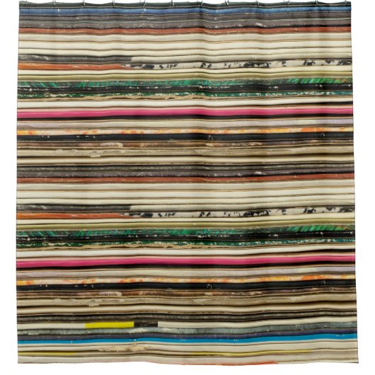 古いレコードのカートンのカバーをパイレレコードに積み重ね， vi シャワーカーテン (正面)