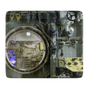 古いレトロな潜水艦で潜る カッティングボード