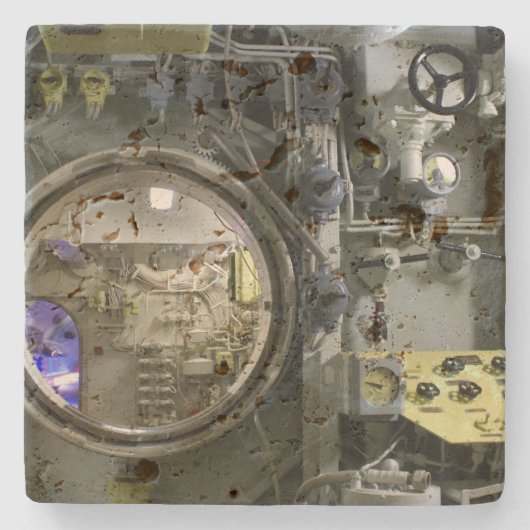 古いレトロな潜水艦で潜る ストーンコースター (正面)