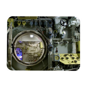 古いレトロな潜水艦で潜る マグネット