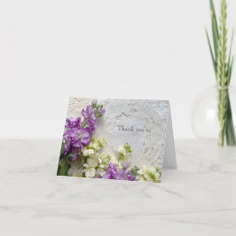 古いレースの上に紫と白の花 サンキューカード