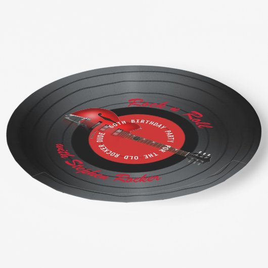 古いロッカーの男のギターの記録誕生会 ペーパープレート (アングル)