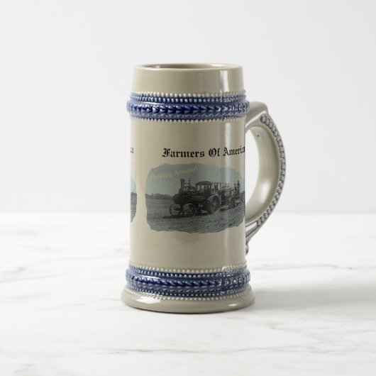 古いヴィンテージのトラクターの耕すステインのマグ ビールジョッキ (正面右)