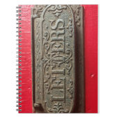 古いヴィンテージ赤いドア文字メールスロットノートブック ノートブック (正面)