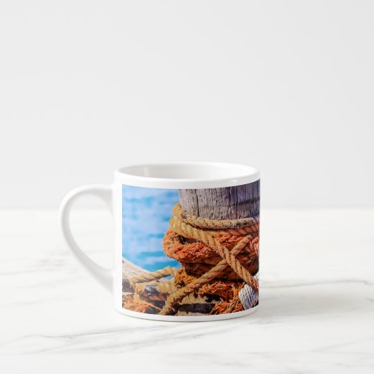 古い係留ボラード エスプレッソカップ (左)