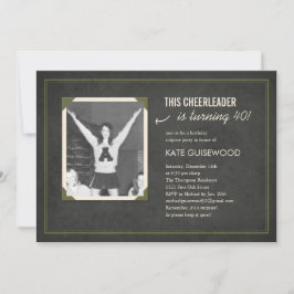 古い写真サプライズ誕生日招待状（濃色） 招待状