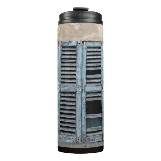 古い古い家の古い壊れた木製の窓、アンティーク タンブラー (正面)