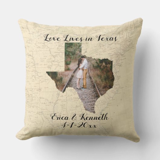 古い地図と愛が住むテキサス州州の形をした写真 クッション (正面)