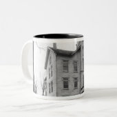 古い大学、1855年に造られるEvanston ツートーンマグカップ (正面左)