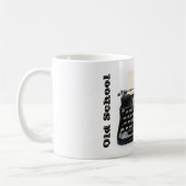 古い学校のタイプライターのマグ コーヒーマグカップ (左)