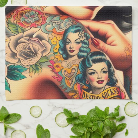 古い学校のタトゥーのピンアップ キッチンタオル (折り畳み)