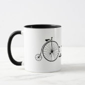 古い学校の自転車のペニーのFarthing マグカップ (左)