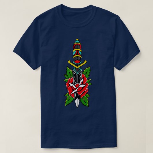 古い学校アメリカの伝統的な短剣とバラのタット Tシャツ (デザイン正面)