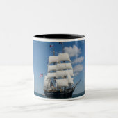 古い帆船 ツートーンマグカップ (中央)