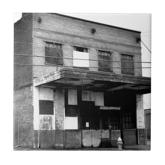 古い廃棄ビル タイル (正面)