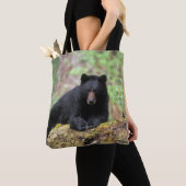 古い成長のログに黒いクマ トートバッグ (クローズアップ)