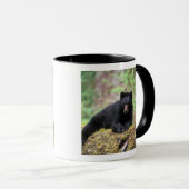 古い成長のログに黒いクマ マグカップ (正面右)