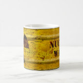 古い放射性廃棄物容器 –  コーヒーマグカップ (中央)