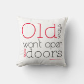 古い方法は新しい方法を開かない引用文赤黒 クッション (正面)