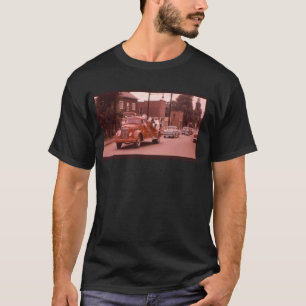 古い普通消防車 Tシャツ
