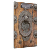 古い木のドアの金属のノッカー クリップボード (右)