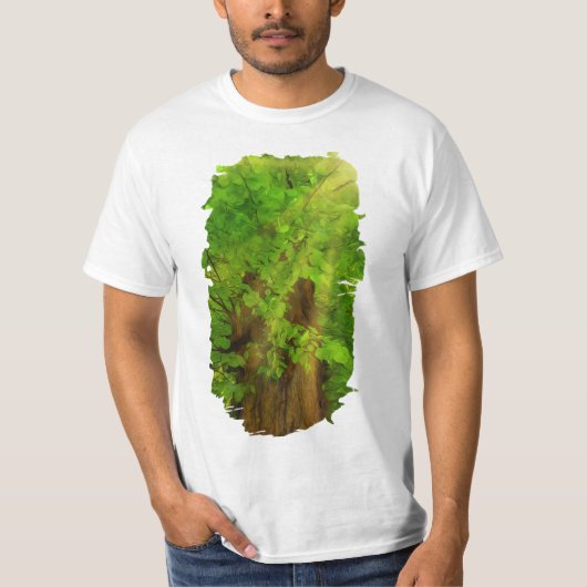 古い木の厚い枝の緑と日 Tシャツ (正面)
