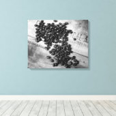 古い木箱の黒と白のコーヒー豆16x20 キャンバスプリント (インサイチュ (ウッドフロア))