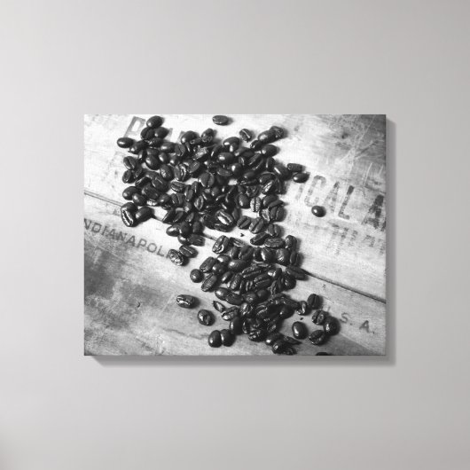 古い木箱の黒と白のコーヒー豆16x20 キャンバスプリント (正面)