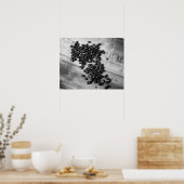 古い木箱の黒と白のコーヒー豆16x20 ポスター (キッチン)
